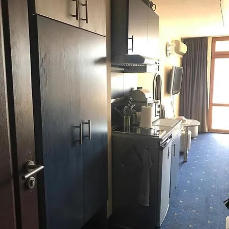 Studio 210 In Apart Central 아파트 *