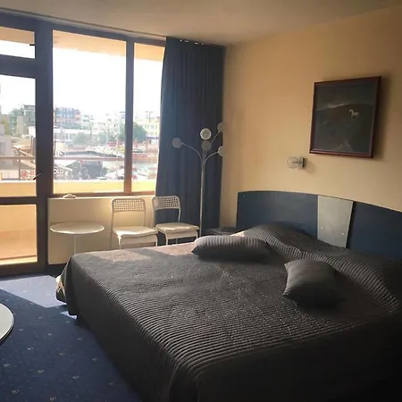 Studio 210 In Apart Central